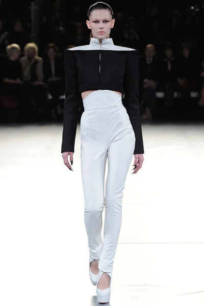 Look 25